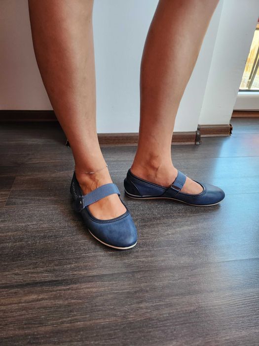 Papuci bleumarin cu barete 36