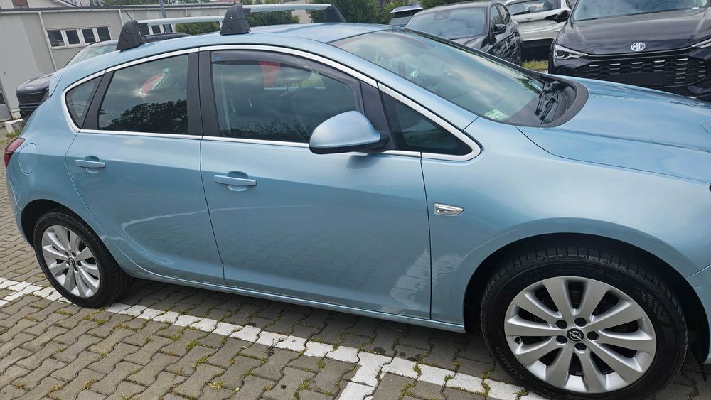 Auto Opel Astra J