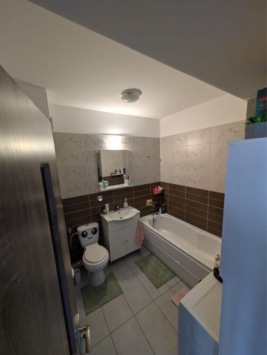 Inchiriez apartament