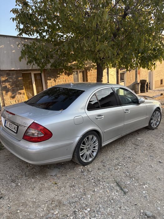Mercedes E-Class 320 W211