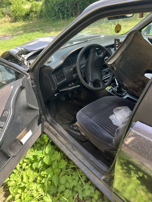 Audi 80 1.8 mono на части