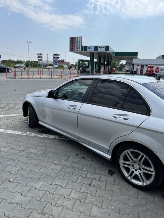 Vând Mercedes C class 2.2 CDI W204 170cp an 2007