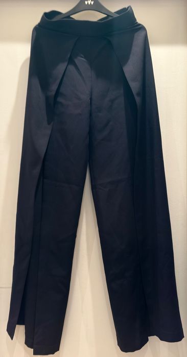 Pantaloni noi și eleganți cu crăpături