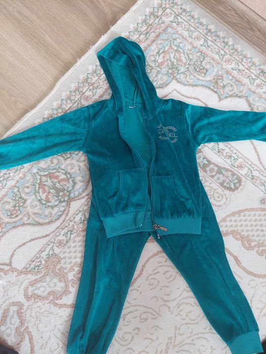 Продам джинсы для девочки на возраст 5-7 лет.