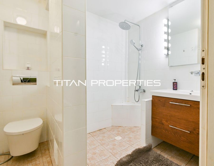 Тристаен, продажба, Център