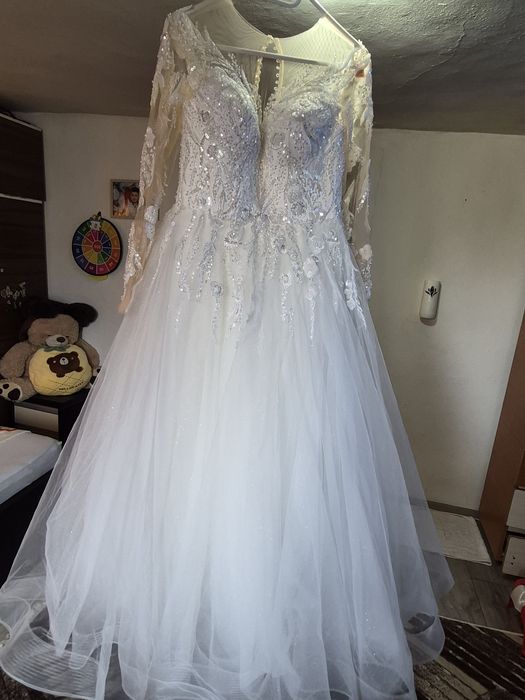 Vând rochita de mireasa