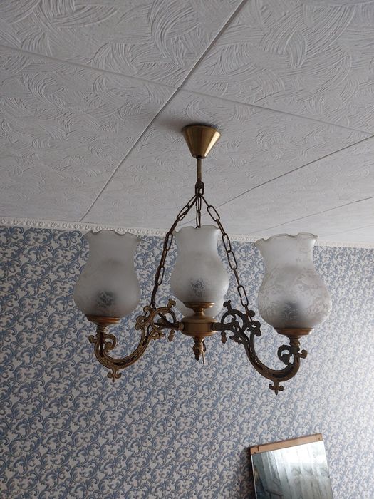 Продам 3 люстры.