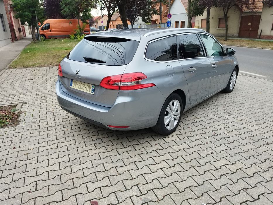 Peugeot 308  1.2iT cu 130 cp,an 2015 ,euro 6, automat,navi,climatronic