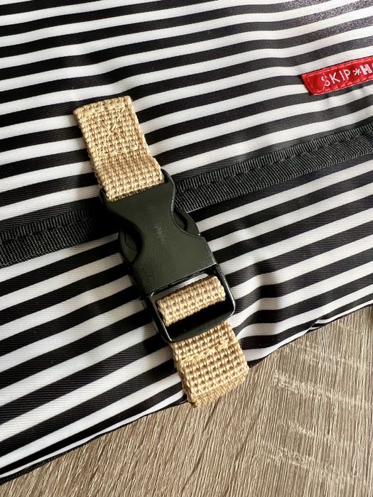 Skip Hop Statie de schimbat scutece - Pronto Signature Black/White