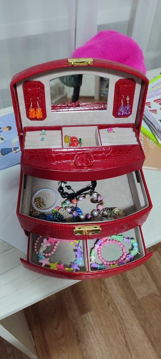 Шкатулка-сундук для украшений