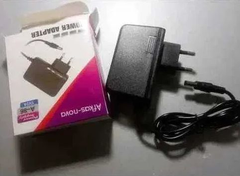 с пяти вольтовым напряжением (5v) блок питания - зарядка