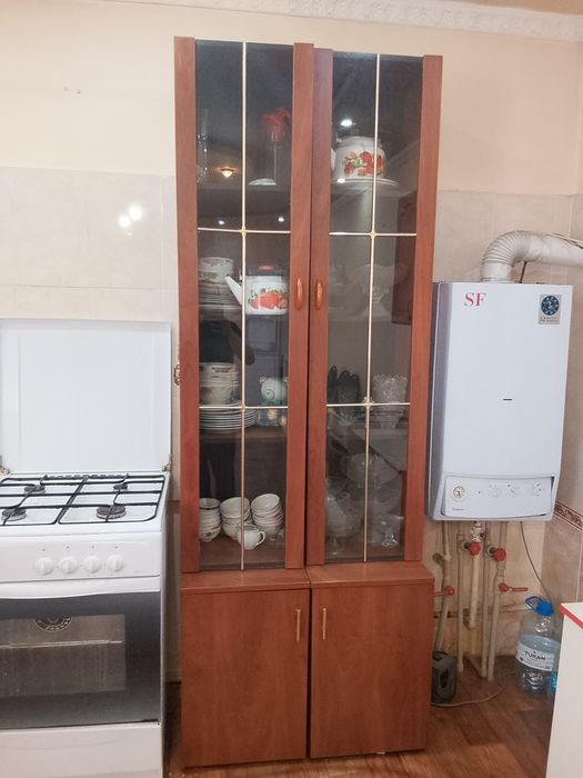 Продам кухонныи стол стулья.гарнетур.