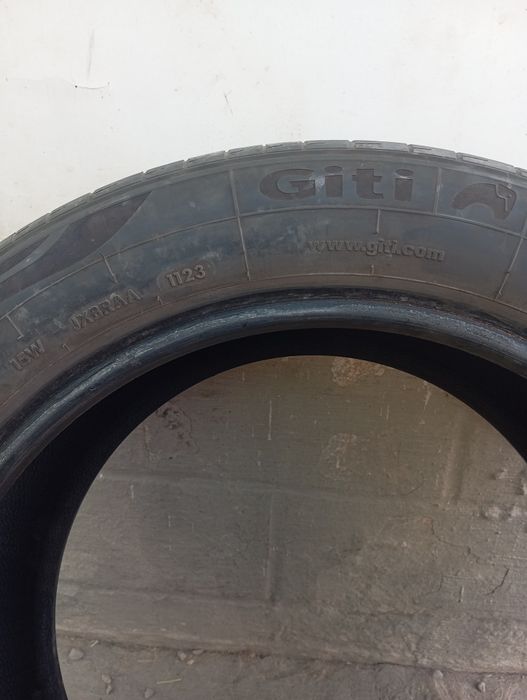 Продам шины 215х55х17. Почти новые. Год выпуска 2023