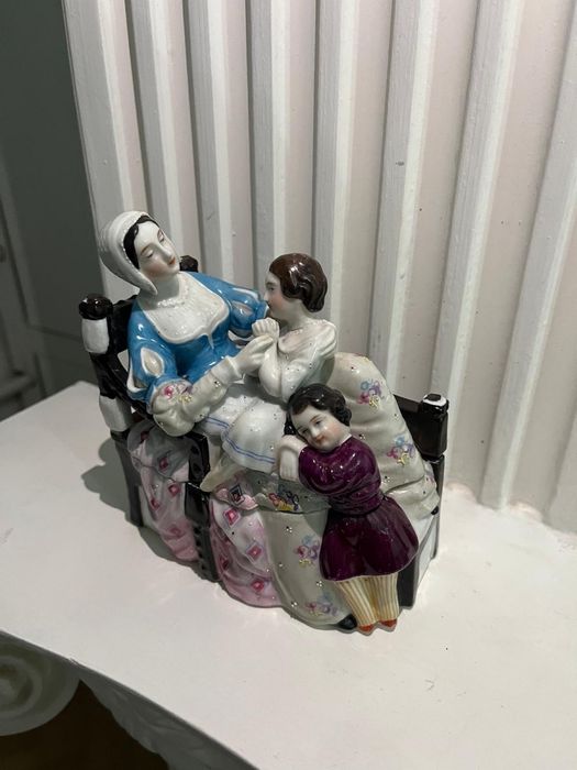 Статуэтка фарфоровая немецкая.