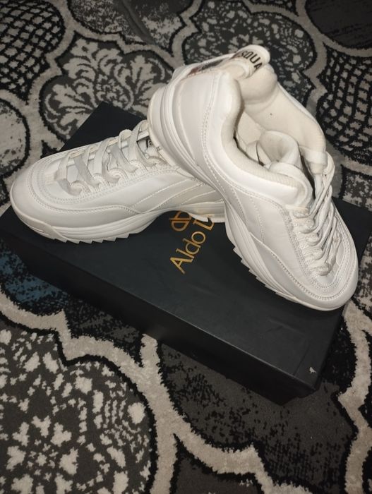 Женскаие кросовки