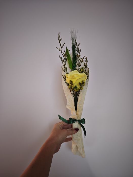 Мече от рози и букети