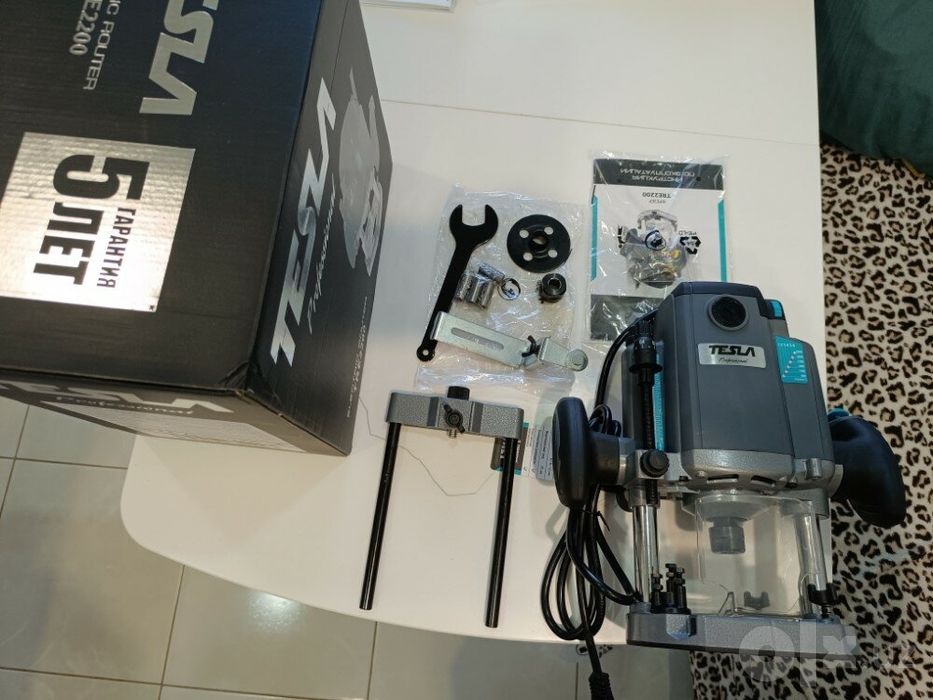 Фрезер tesla TRE 2200