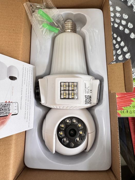 Cameră Supraveghere Tip Bec WiFi 1080p 3 Lentile, 360°, Zoom 10X, Night Vision Audio Bidirecțional Montaj E27