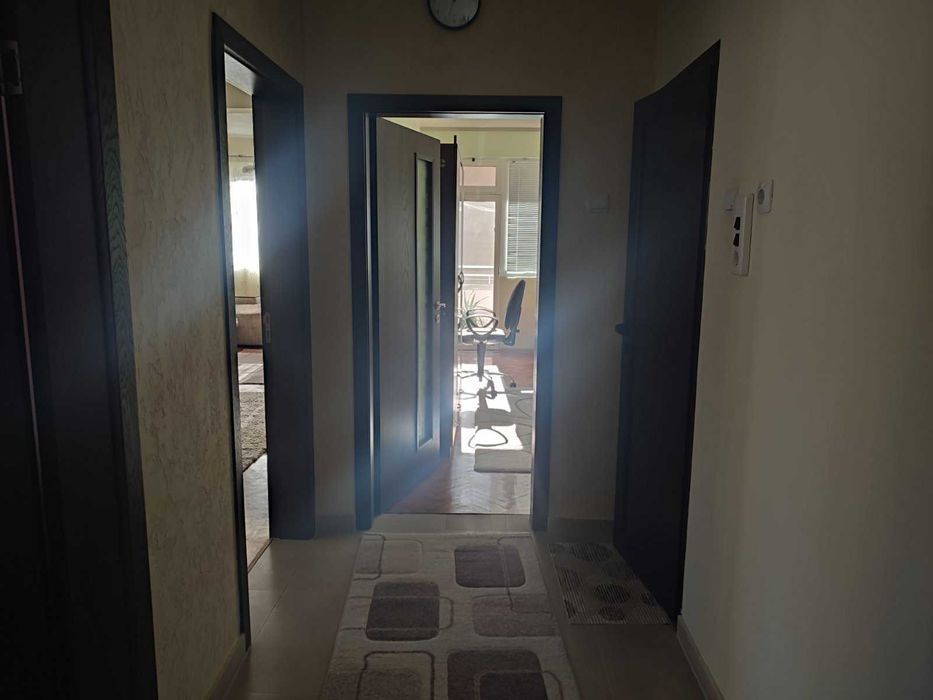 Дава се под наем Тристаен апартамент в Стара Загора, Център - 75 кв.м за 357 € - Снимка #2