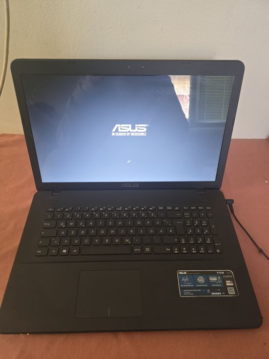 Asus F751M 17 цола Лаптоп