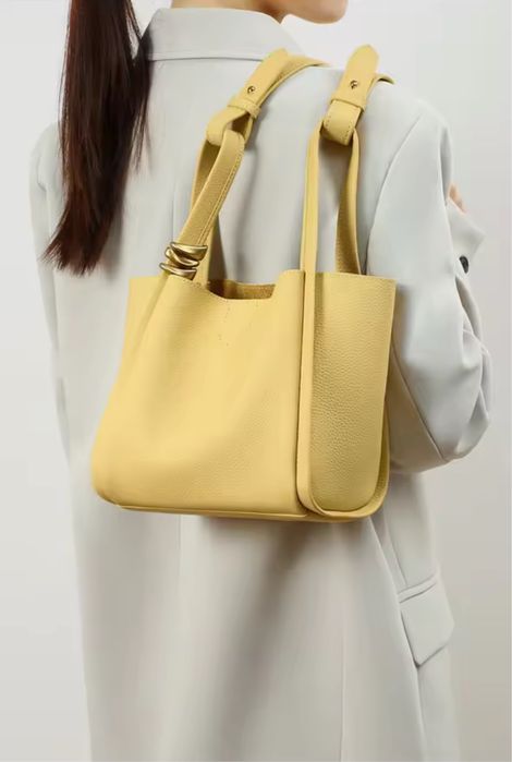 Дамска чанта от естесвена кожа, жълта