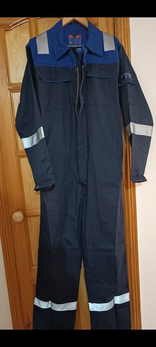 Продам спецкомбинезон.