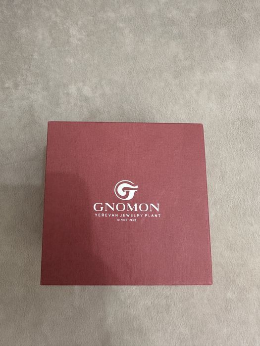 Золотые часы GNOMON