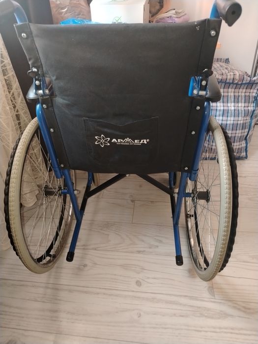 Продам инвалидную коляску