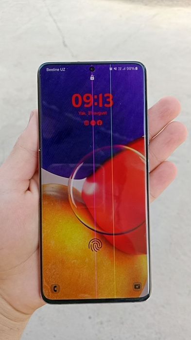 Samsung A82 5G holati zo'r, ekranida palasasi bor