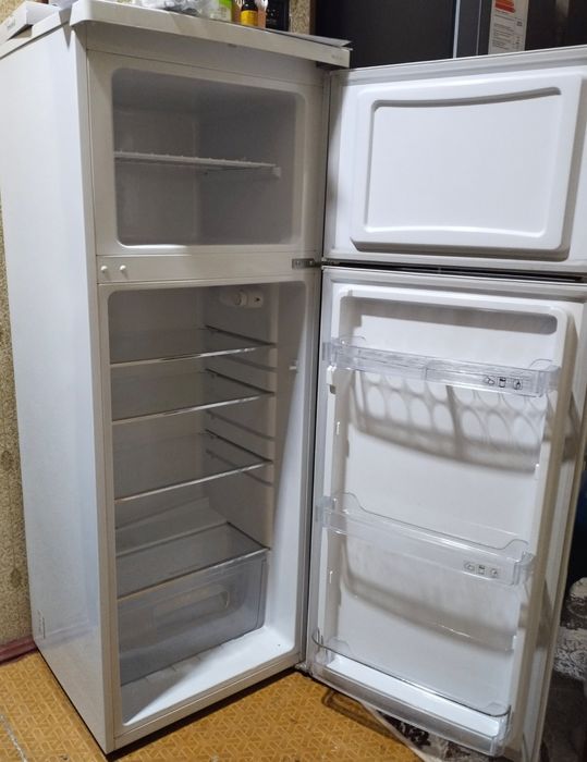 Продаётся 2 холодильника. 2 та холодильник сотилади