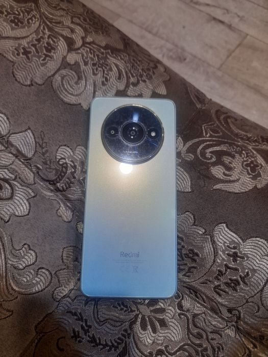 Продам телефон редми в отличном  состоянии