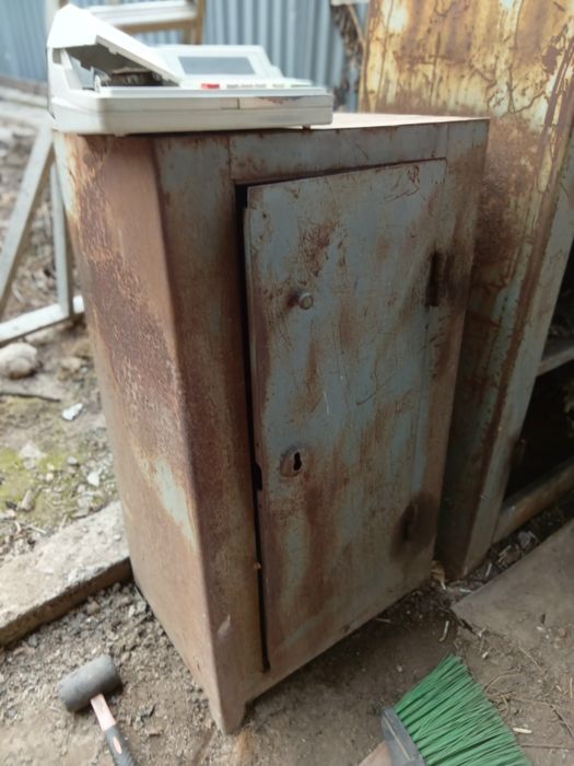 Сейф металический