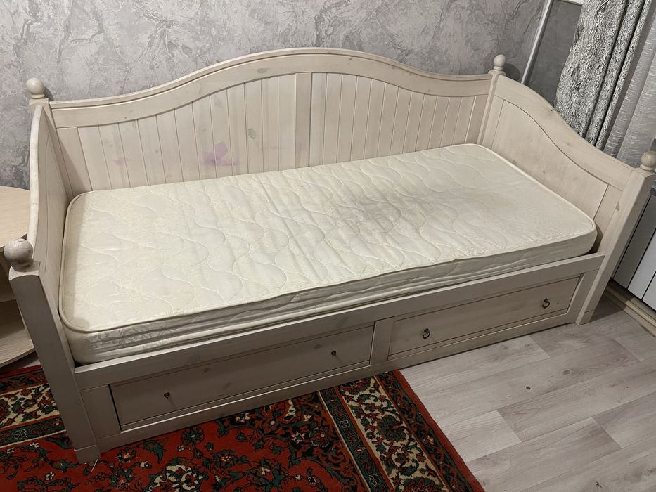 Кроват хорошем состояние