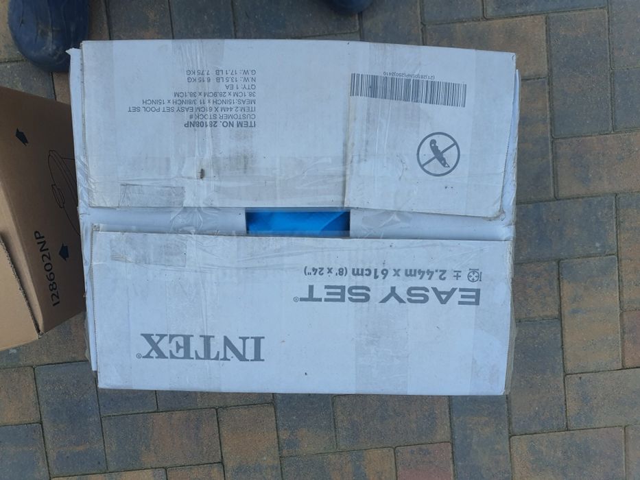 Vând piscina gonflabila