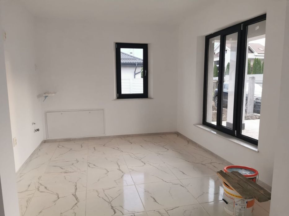 Vand casa parter la cheie in comuna Vanatori!