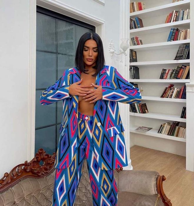 Женский брючный костюм двойка фирменный