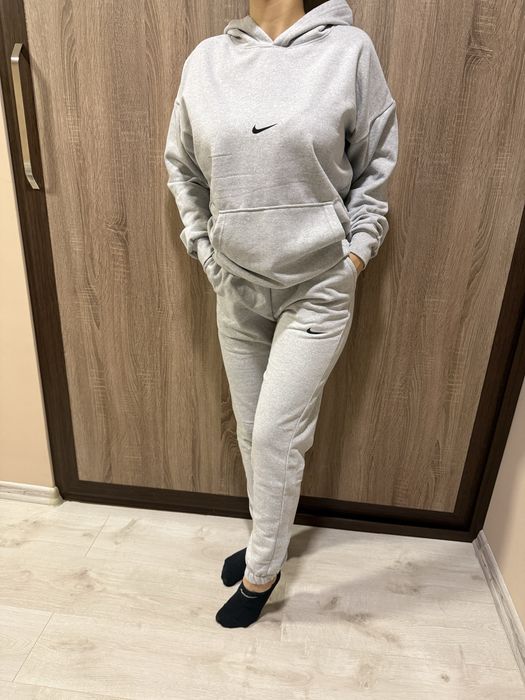 Дамски ватиран екип NIKE!