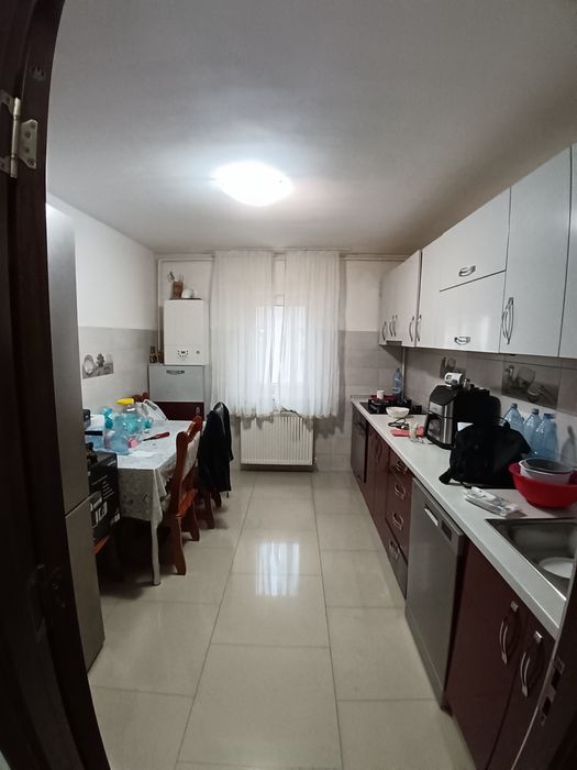Apartament 3 camere de vanzare