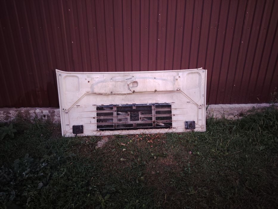 Продам капот на volvo