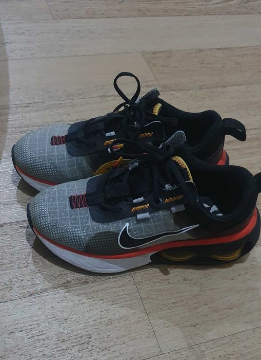 Inacaltaminte Nike dama 37,5