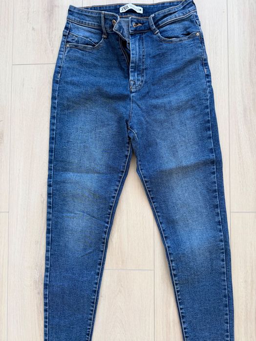 Страхотни Дънки на ZARA