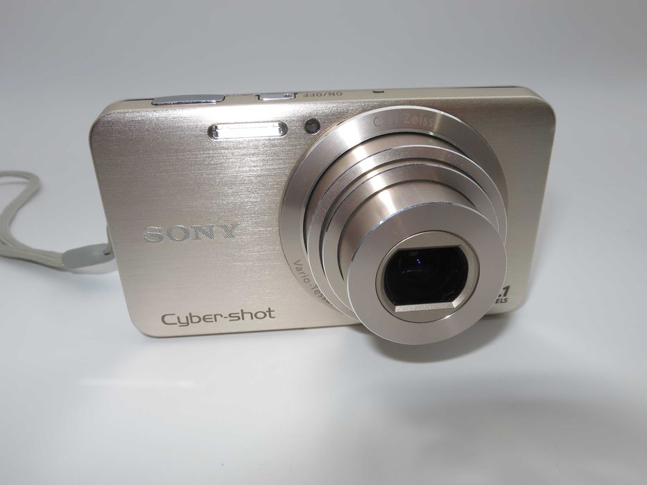 Sony Cyber-shot DSC-W630 ултра компактен и стилен фотоапарат, цифрова камера в отлично състояние като НОВА,  16MP и 5х оптично увеличение