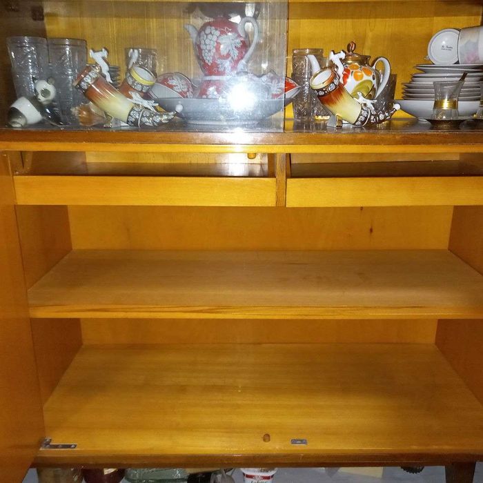 Продам сервант  старого образца, румынский 135 * 150 * 45 см