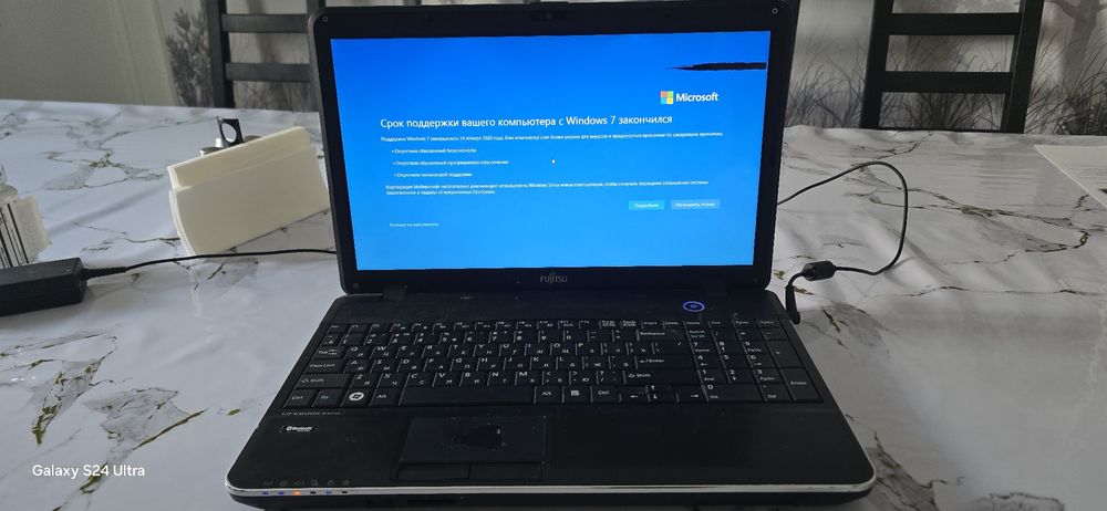 Fujitsu ноутбук в рабочем состоянии