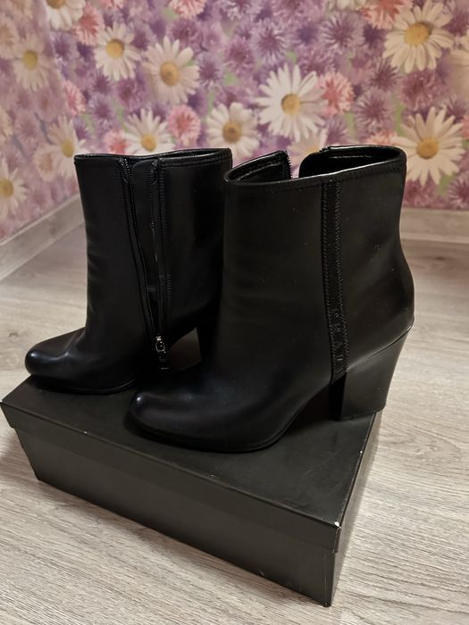 Бoти PRADA номер 36 и 1/2