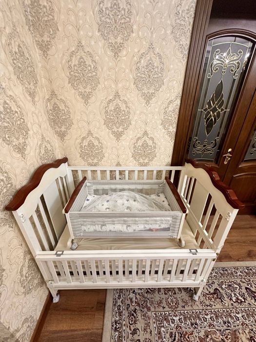 детский кровать и электронная люлька(Дубай)