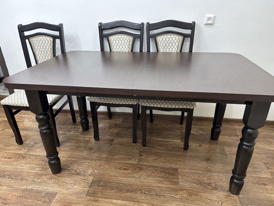 Стол и набор стульев