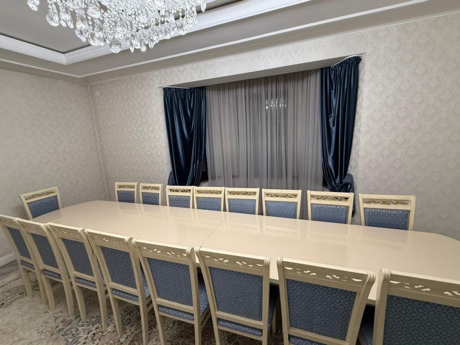 Стол со стульями