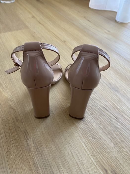 Sandale piele naturala lacuita