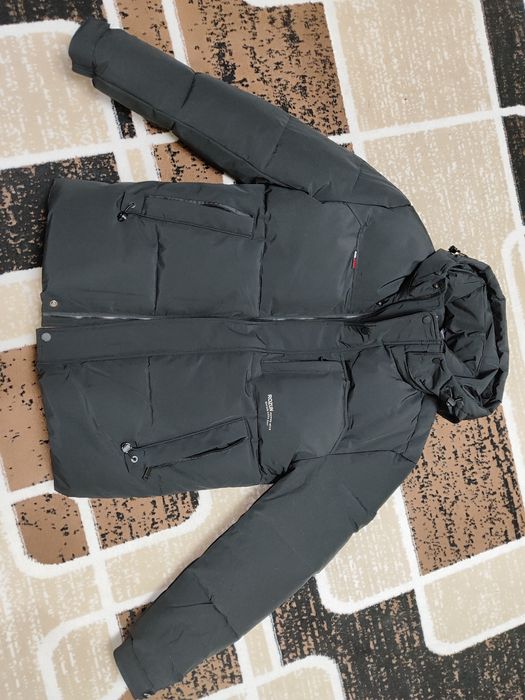 Продам новую мужскую куртку зимнюю